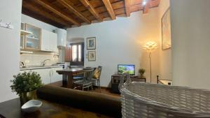 a kitchen and living room with a table and a dining room at Chiasso degli Armati in Florence