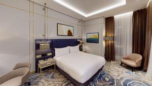 Postel nebo postele na pokoji v ubytování InterContinental Baku by IHG