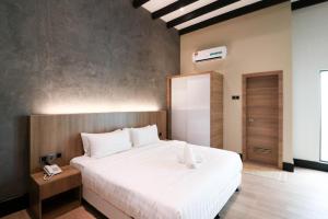 Postel nebo postele na pokoji v ubytování The NINES HOTEL Malacca