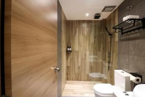 A bathroom at The NINES HOTEL Malacca