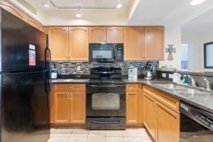 Η κουζίνα ή μικρή κουζίνα στο Ocean View Bahama Sands Stunning Resort
