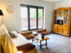 a living room with a couch and a table at Apartamentos Valle de Inclés MIKKA 3000 in Soldeu