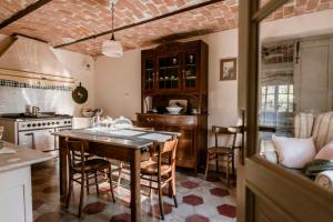 a kitchen with a table and chairs in a room at La Corte di Lu in Rocca D'Arazzo +28 photos