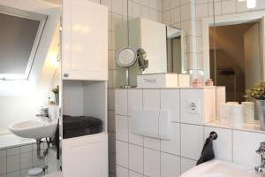 Koupelna v ubytování Ferienwohnung Seeloft mit Balkon und Seeblick