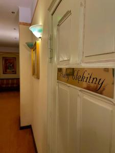 Certyfikat, podpis lub inny dokument wystawiony w obiekcie Straszny Dwór