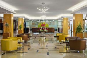 Radisson Blu Hotel, Riyadh tesisinde lobi veya resepsiyon alanı