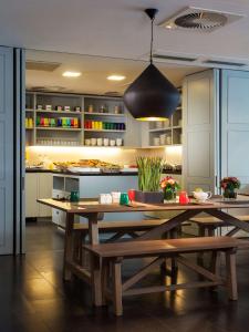 
A restaurant or other place to eat at Park Inn by Radisson Antwerpen
