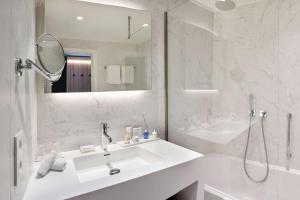 Koupelna v ubytování Radisson BLU Balmoral