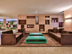 a living room with a couch and a table at Mercure Rio de Janeiro Barra da Tijuca in Rio de Janeiro