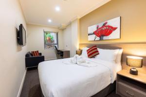 Postel nebo postele na pokoji v ubytování Best Western Plus Camperdown Suites