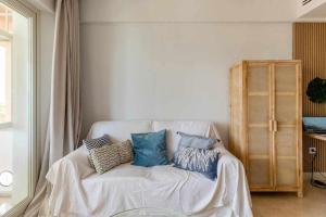A bed or beds in a room at Espectacular apartamento en Marina de sotogrande