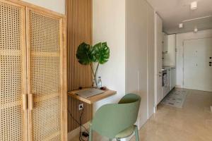 A kitchen or kitchenette at Espectacular apartamento en Marina de sotogrande