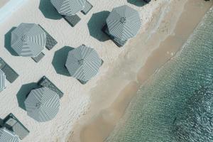 Uma praia perto do hotel