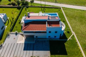 Budova, kde se vila nachází