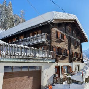 Chalet Pagrüeg om vinteren