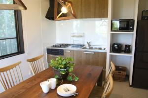 A kitchen or kitchenette at オザッキー大室高原4丁目
