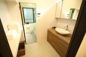 A bathroom at オザッキー大室高原4丁目