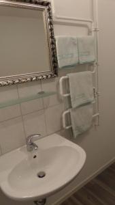 a bathroom with a sink and a mirror and towels at Landblick in Nahrendorf +14 photos