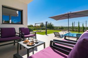 Bazén v ubytování Villa Eleonora, luxury villa in Višnjan, Žužići, near Poreč nebo v jeho okolí