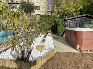 Gallery image of Fleur de Lys in Fayence