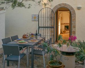 Gallery image of Casa Inca, Villa with heatable pool and top view atop Moraira El Portet in Cumbre del Sol