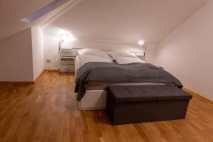 a bedroom with a large bed and a desk at Wohnung mit einer Sauna direkt am Park in Wiesbaden