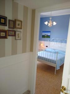 a bedroom with a white bed and a window at La finestra sul mare in Lido di Ostia