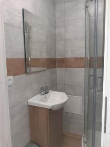Kúpeľňa v ubytovaní APARTAMENTY CENTRUM PIŁSUDSKIEGO
