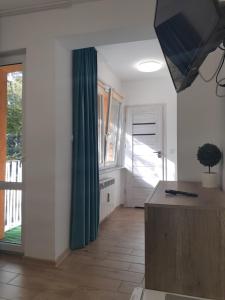 Kuchyňa alebo kuchynka v ubytovaní APARTAMENTY CENTRUM PIŁSUDSKIEGO
