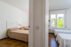 Posteľ alebo postele v izbe v ubytovaní AV-1 CALELLA DE PALAFRUGELL 6 Pax + 19 fotografií