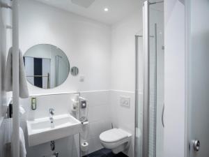 Koupelna v ubytování acor Boutique Hotel
