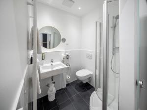 Koupelna v ubytování acor Boutique Hotel