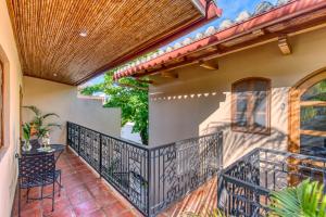 Boutique Hotel Secret Garden Granada的阳台或露台