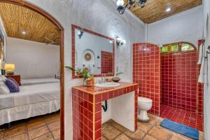 Boutique Hotel Secret Garden Granada的一间浴室