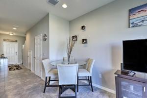Peaceful Riverview Townhome about 4 Mi to Beach!