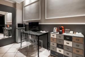 A kitchen or kitchenette at Studio Fusari a Piazza Maggiore by Wonderful Italy