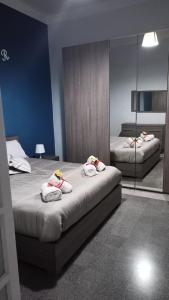 a bedroom with two beds and a mirror at Appartamento il Borgo di Baroncino in Faiano