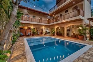 Boutique Hotel Secret Garden Granada内部或周边的泳池