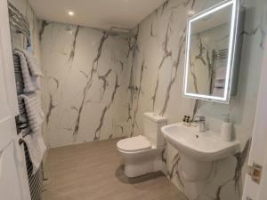 Vannituba majutusasutuses Voebroch +42 fotot