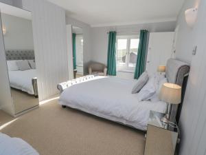 Voodi või voodid majutusasutuse Voebroch toas