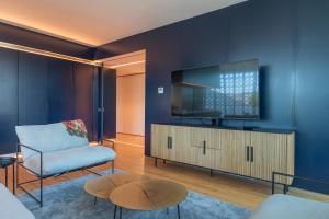 Μια τηλεόραση ή/και κέντρο ψυχαγωγίας στο New Luxury Building in the heart of Cascais