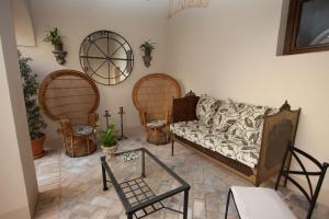 A seating area at Patios de la Riva