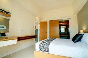 Postel nebo postele na pokoji v ubytování Zerenity Hotel & Suites