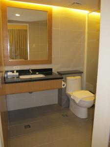 Koupelna v ubytování Zerenity Hotel & Suites