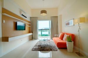 TV a/nebo společenská místnost v ubytování Zerenity Hotel & Suites