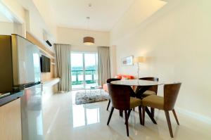 Kuchyň nebo kuchyňský kout v ubytování Zerenity Hotel & Suites