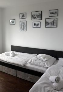 Posteľ alebo postele v izbe v ubytovaní Apartament W SERCU USTRONIA