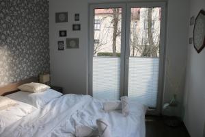 Posteľ alebo postele v izbe v ubytovaní Apartament W SERCU USTRONIA