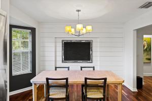 Gorgeous Newly Renovated Residence in Island Woods- Bikes and Kayaks Included