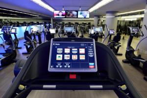 a tablet on a treadmill in a gym at Hotel Cascais Miragem Health & Spa in Cascais